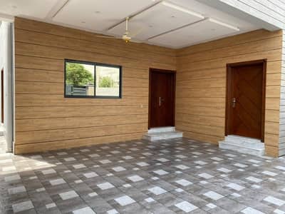 10 Marla Ultramodern House Available For Rent In Central Park Housing Scheme Lahore