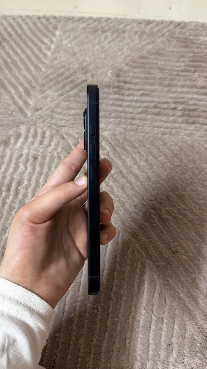 Apple iPhone 16 2