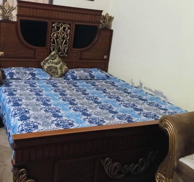 Luxury King Size Wooden Bed – Solid Wood – Good Condition