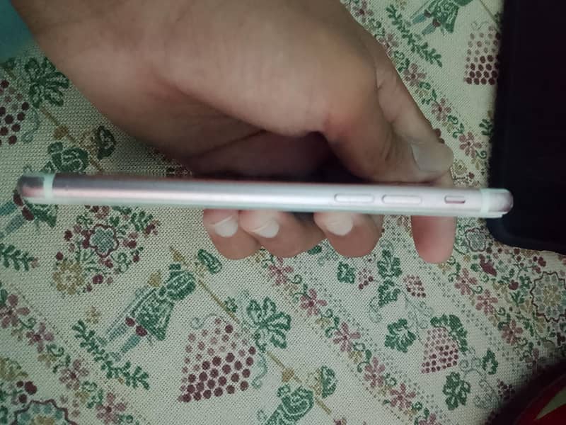 Apple iPhone 7 4