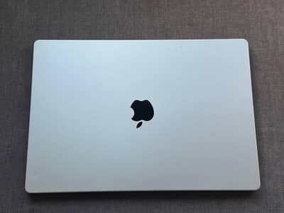 Macbook Pro M2 14" 16/512 white Silver with Original Charger wire