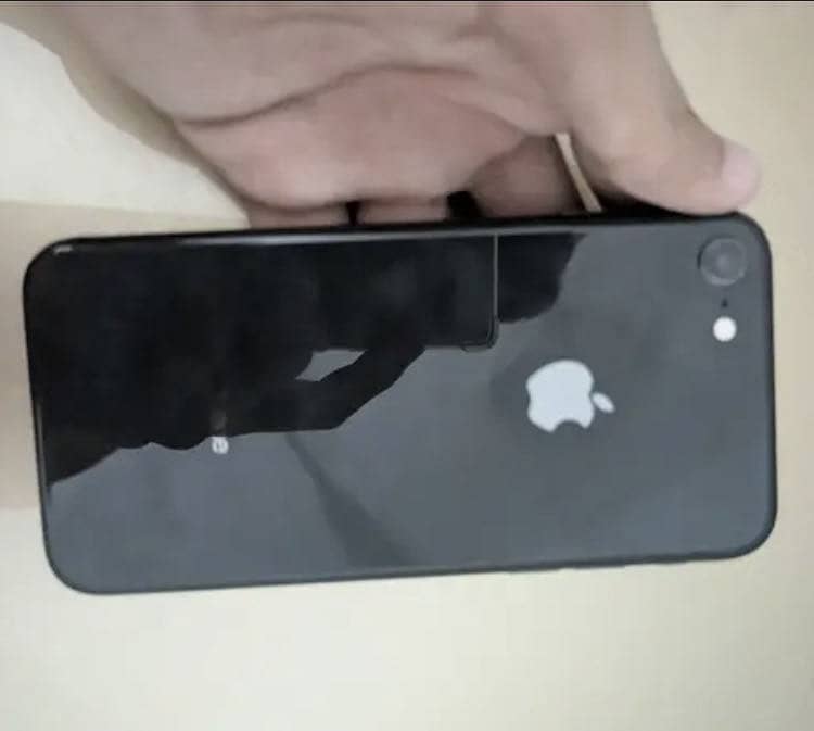 Apple iPhone 8 1