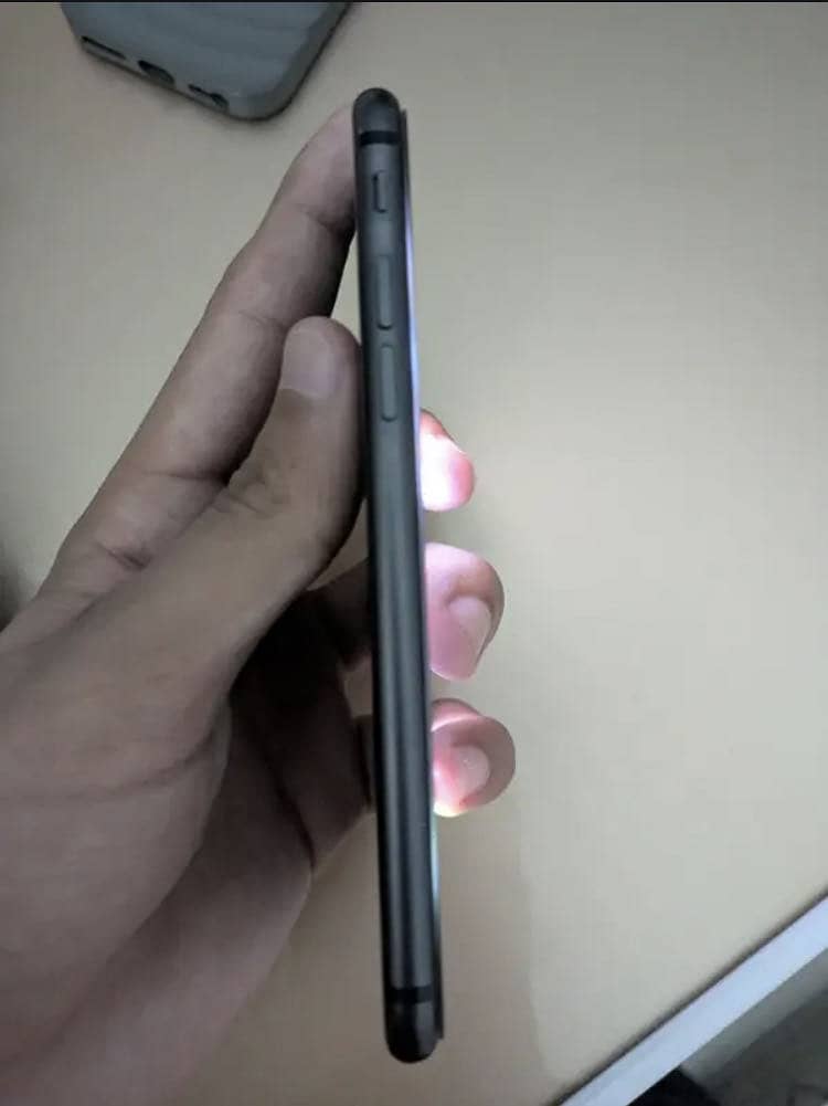 Apple iPhone 8 3