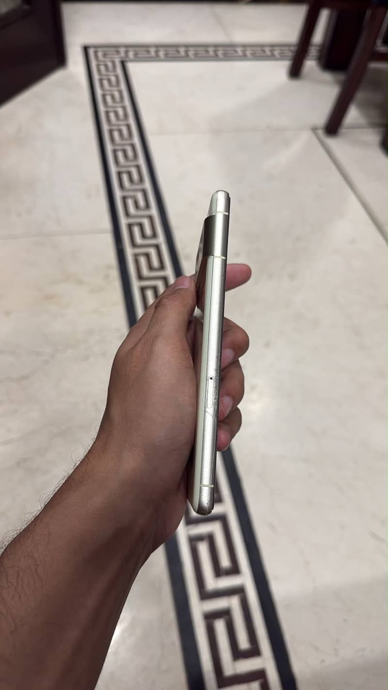 Google Pixel 7 4