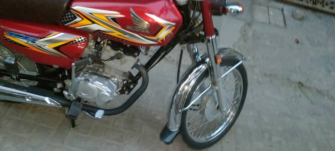 bike bilkul saf he is nbr p call krna 0,3,1,3,8,7,0,5,2,1,2