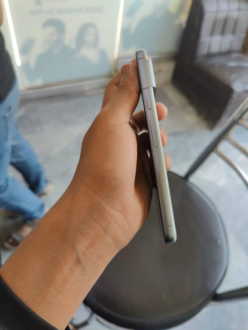 Google Pixel 8 4