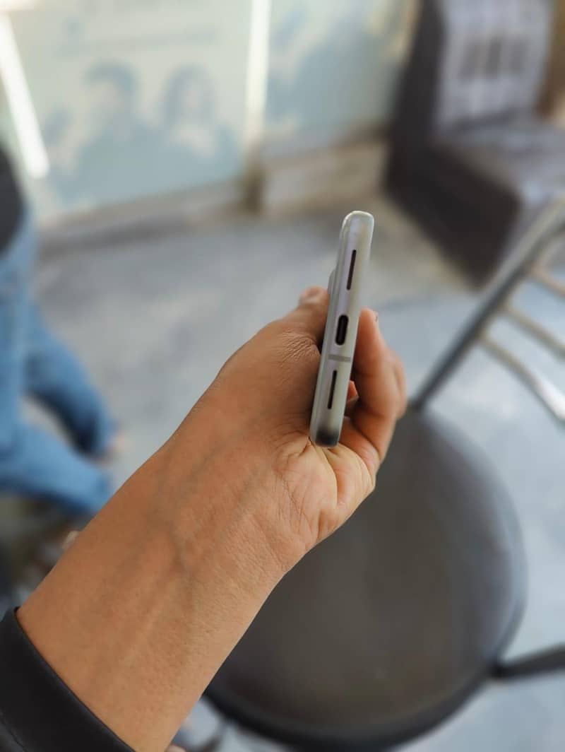 Google Pixel 8 5