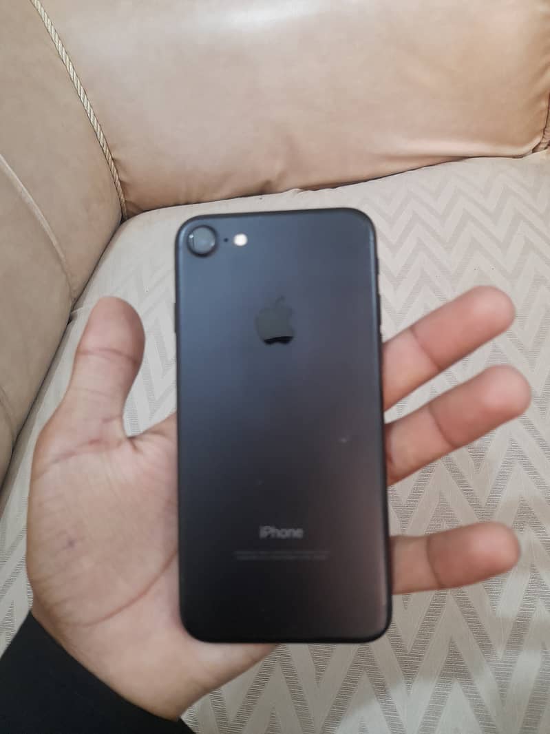 Apple iPhone 7 0