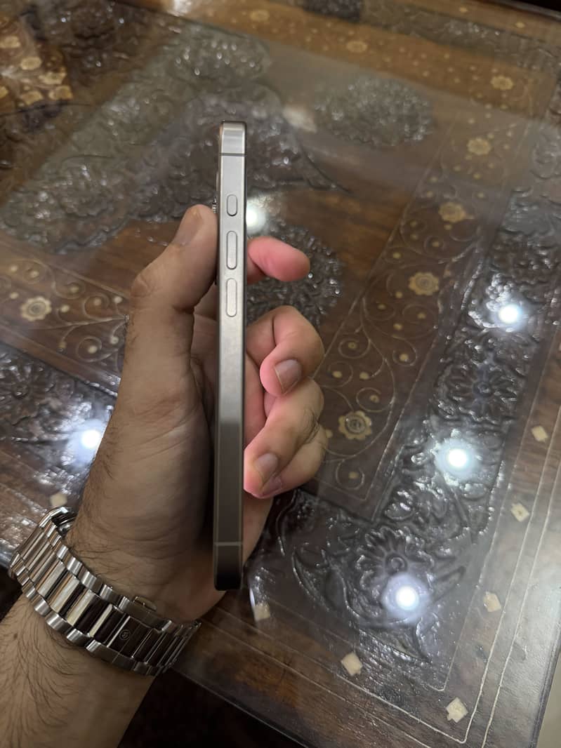 iPhone 15 Pro 4