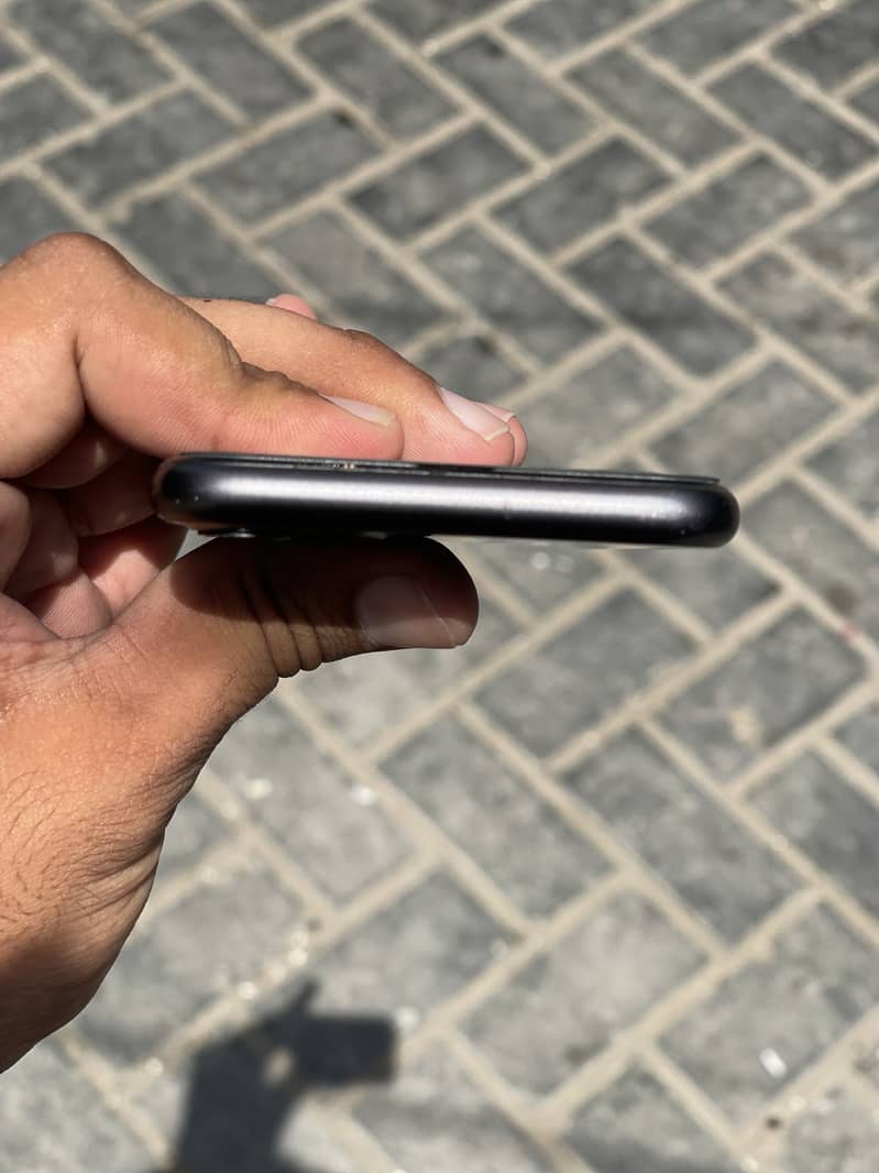 iPhone 11 4