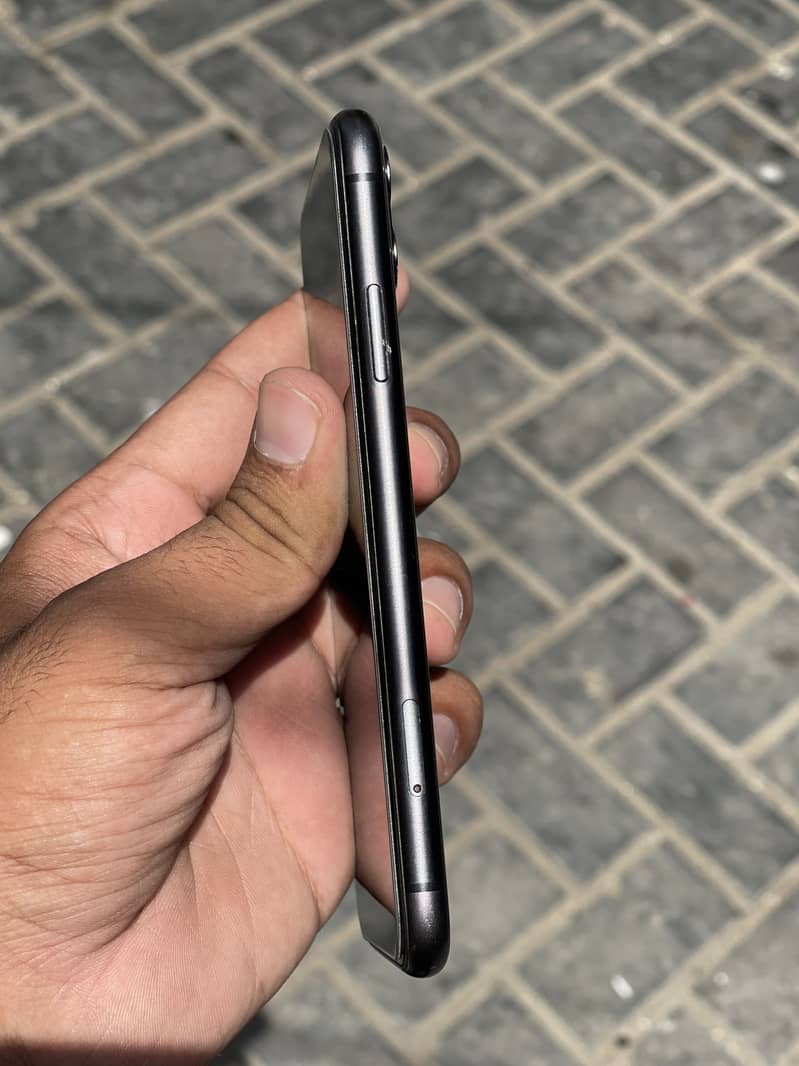 iPhone 11 5