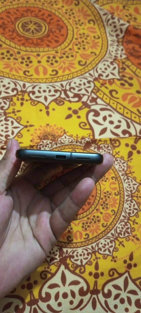 Google Pixel 8 4