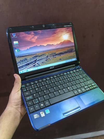 Acer aspire one bohat achi condition for sale