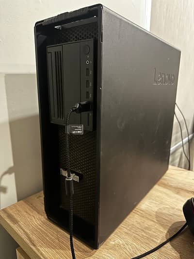 TOWER PC- COMPUTER LENOVO P520