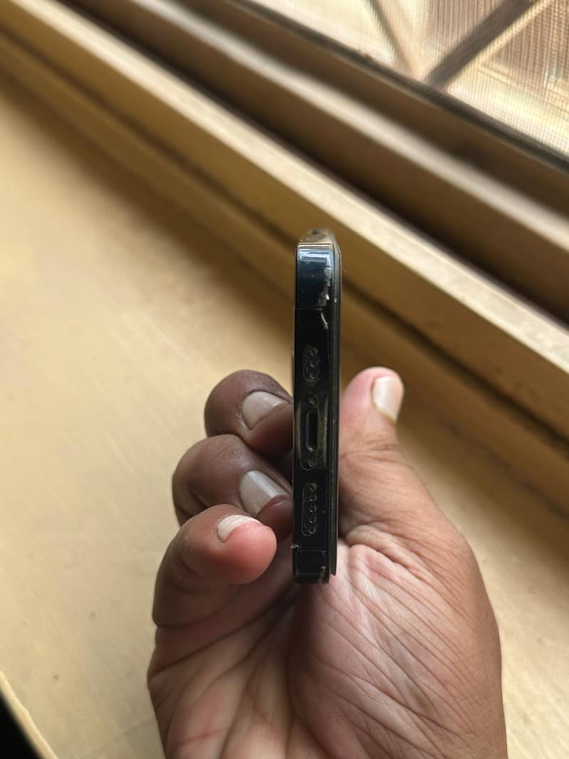 Apple iPhone 14 4