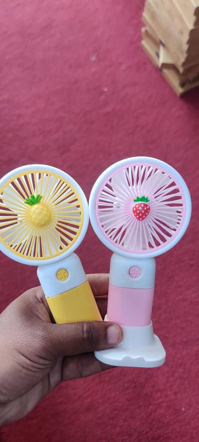 Handheld mini fan