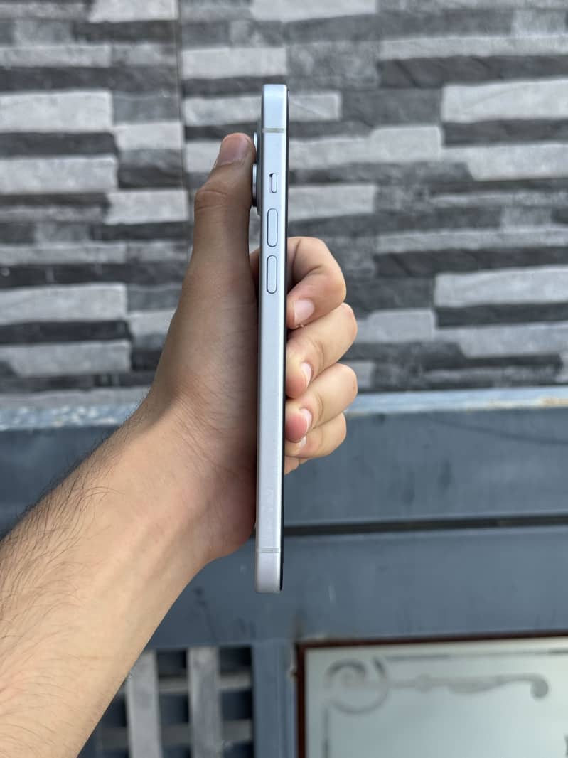 iPhone 15 plus 1