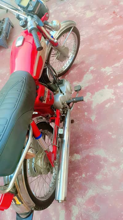 Yamaha JIS Bhai ny Lana ho is nambr pr rabta kry 03176361727