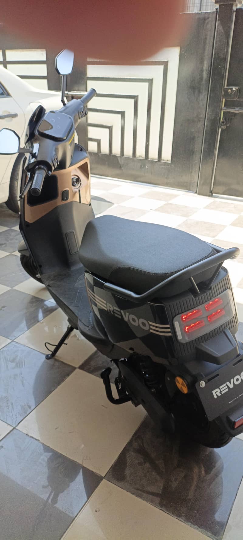 Revoo A11 2