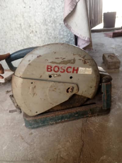 hand cutter and oxygen cylinder with batti