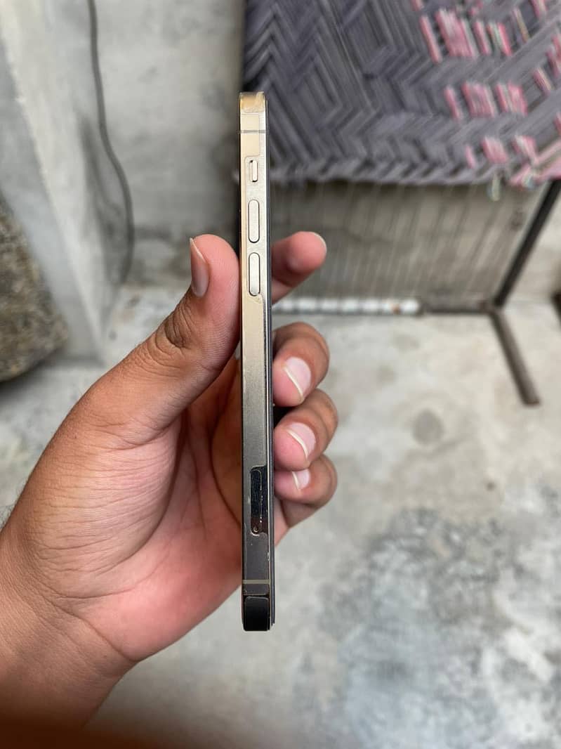 Iphone 12 pro 4