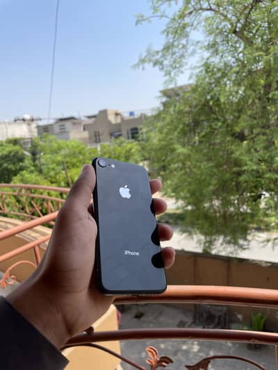 Apple iPhone 8 64 gb water pack koi issue ni