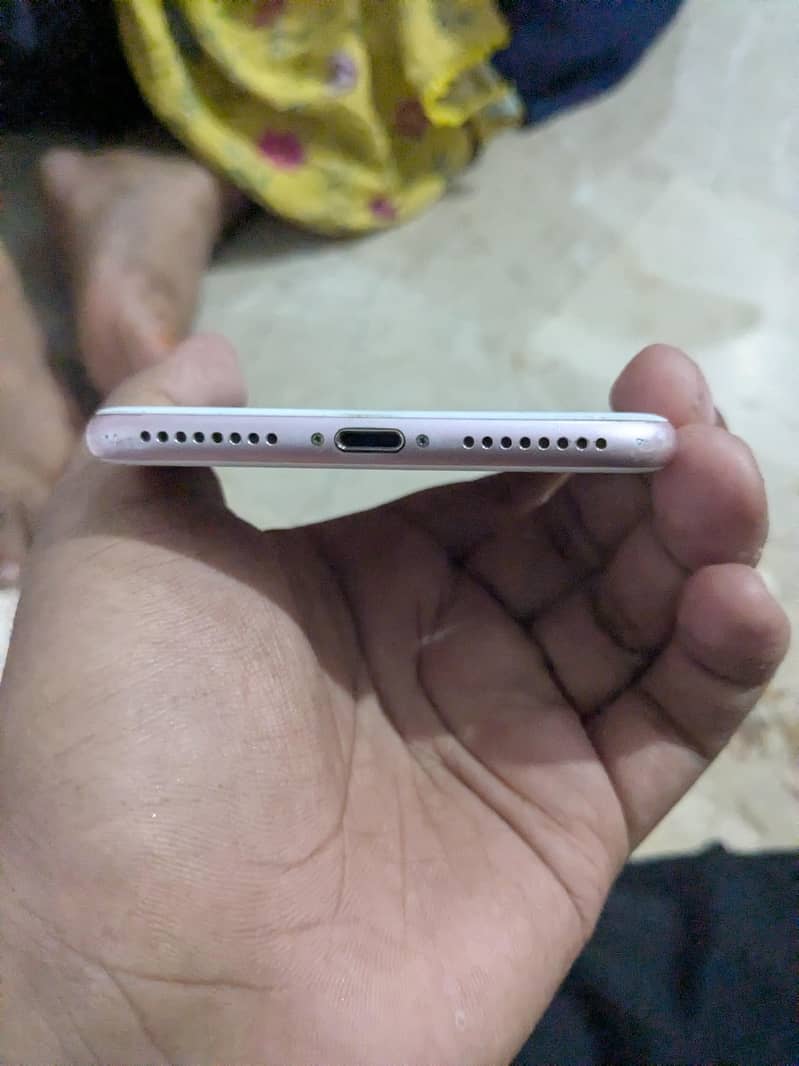 Apple iPhone 7 Plus 3