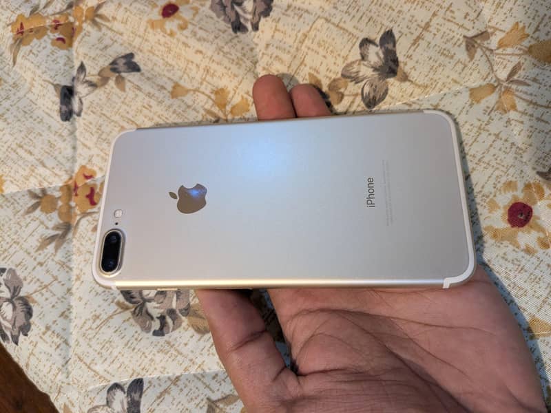 Apple iPhone 7 Plus 3