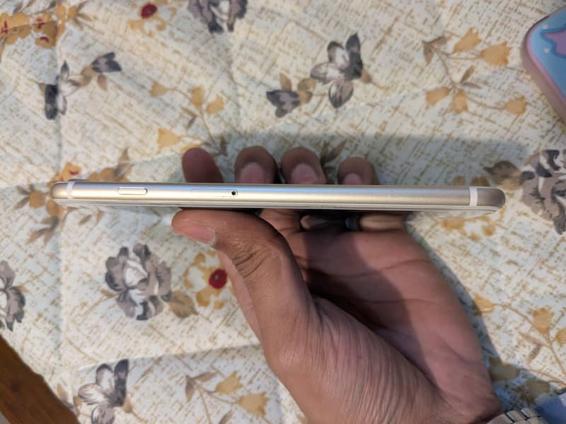 Apple iPhone 7 Plus 5