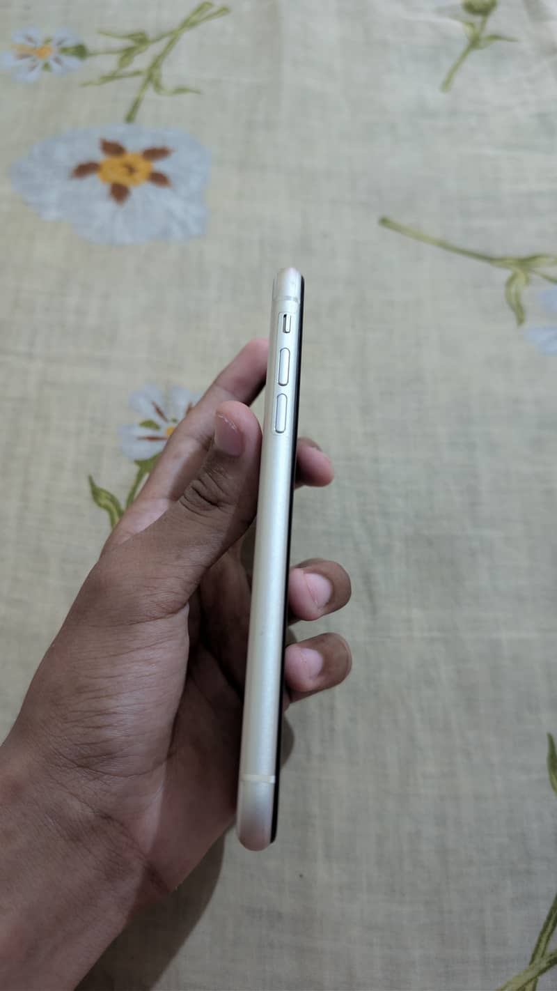 IPHONE 11 5