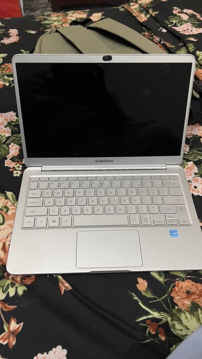 Samsung core i7 8th gen ultra slim light weight