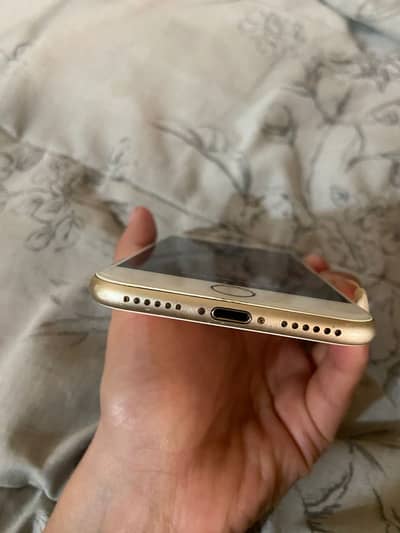 Apple iPhone 7 phone 03045585372
