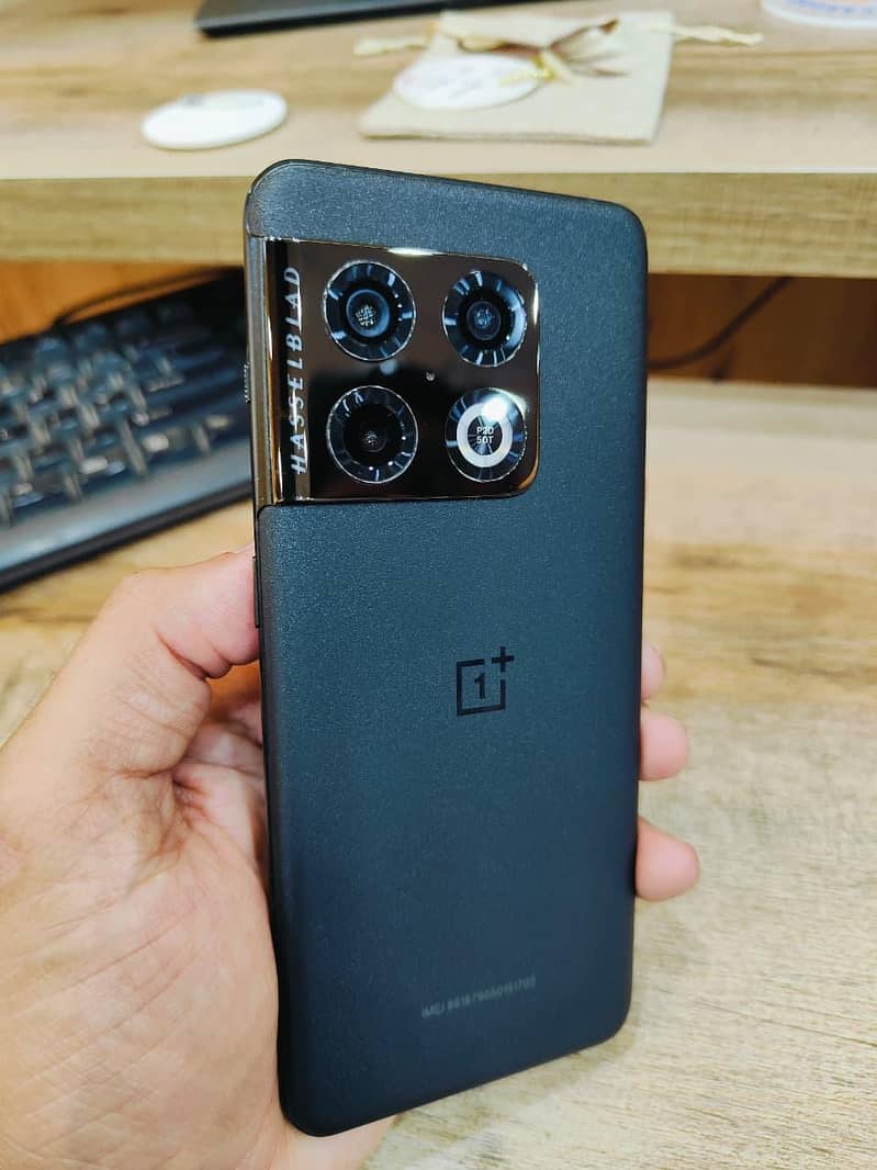 One Plus 10 Pro 6