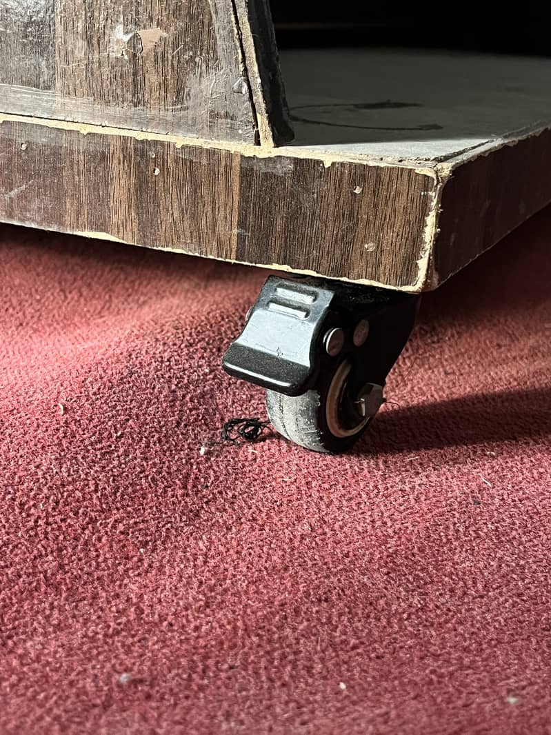 Sewing machine table 0