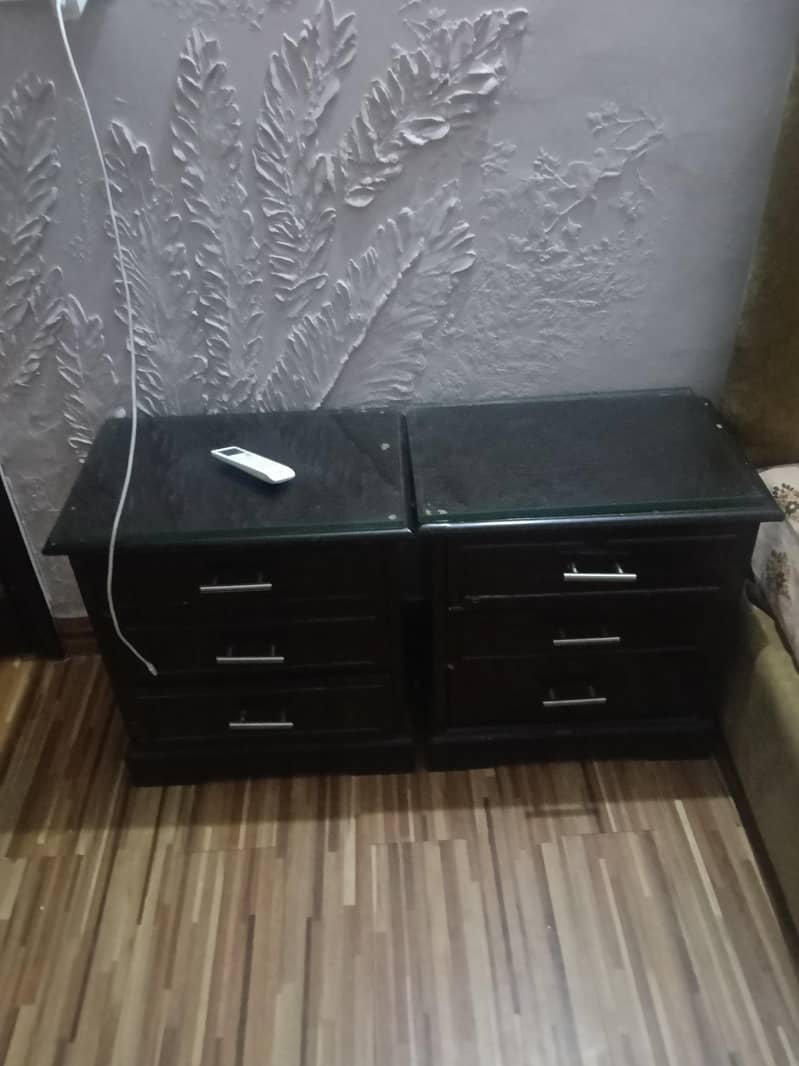Side tables 0