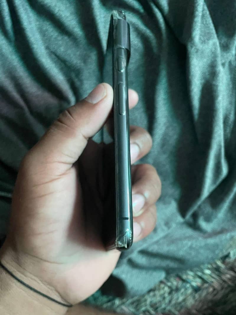Google Pixel 8 4