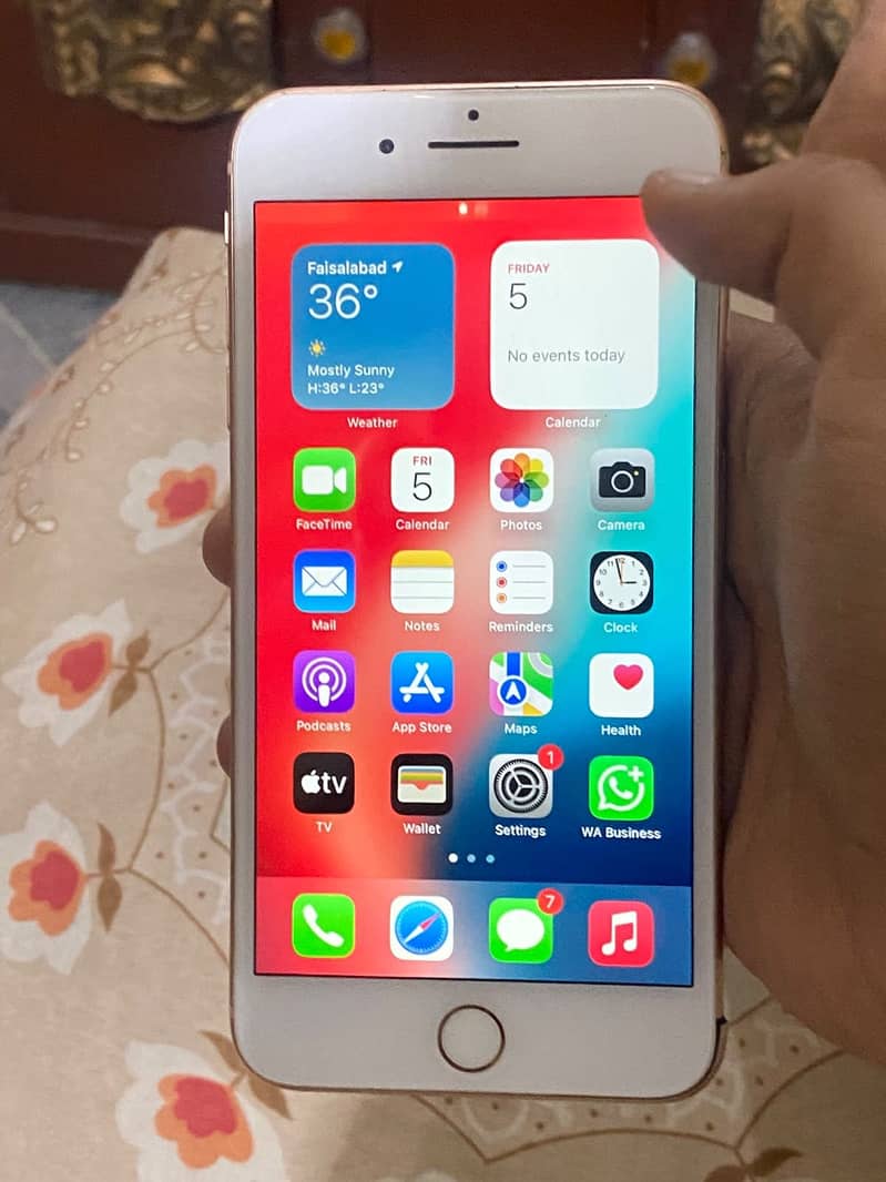 Apple iPhone 8 Plus 1