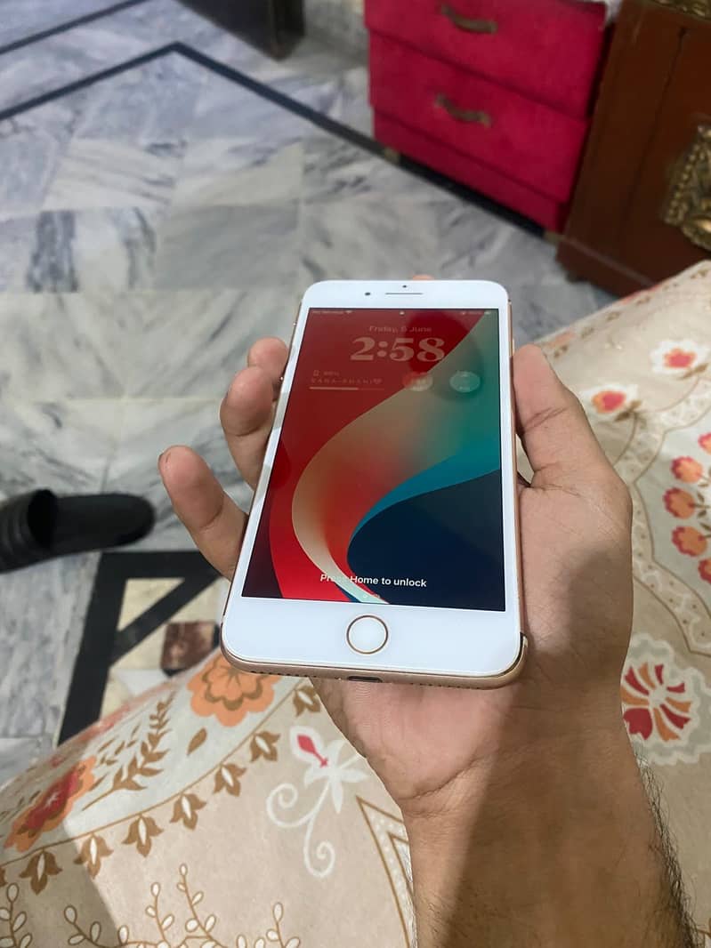 Apple iPhone 8 Plus 6