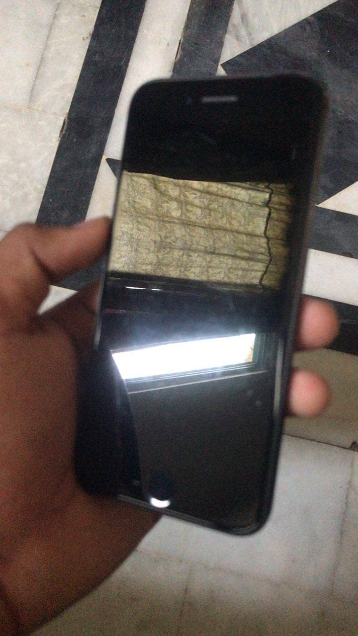 Apple iPhone 7 0