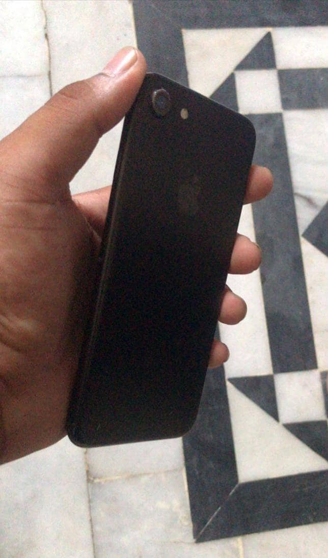 Apple iPhone 7 2