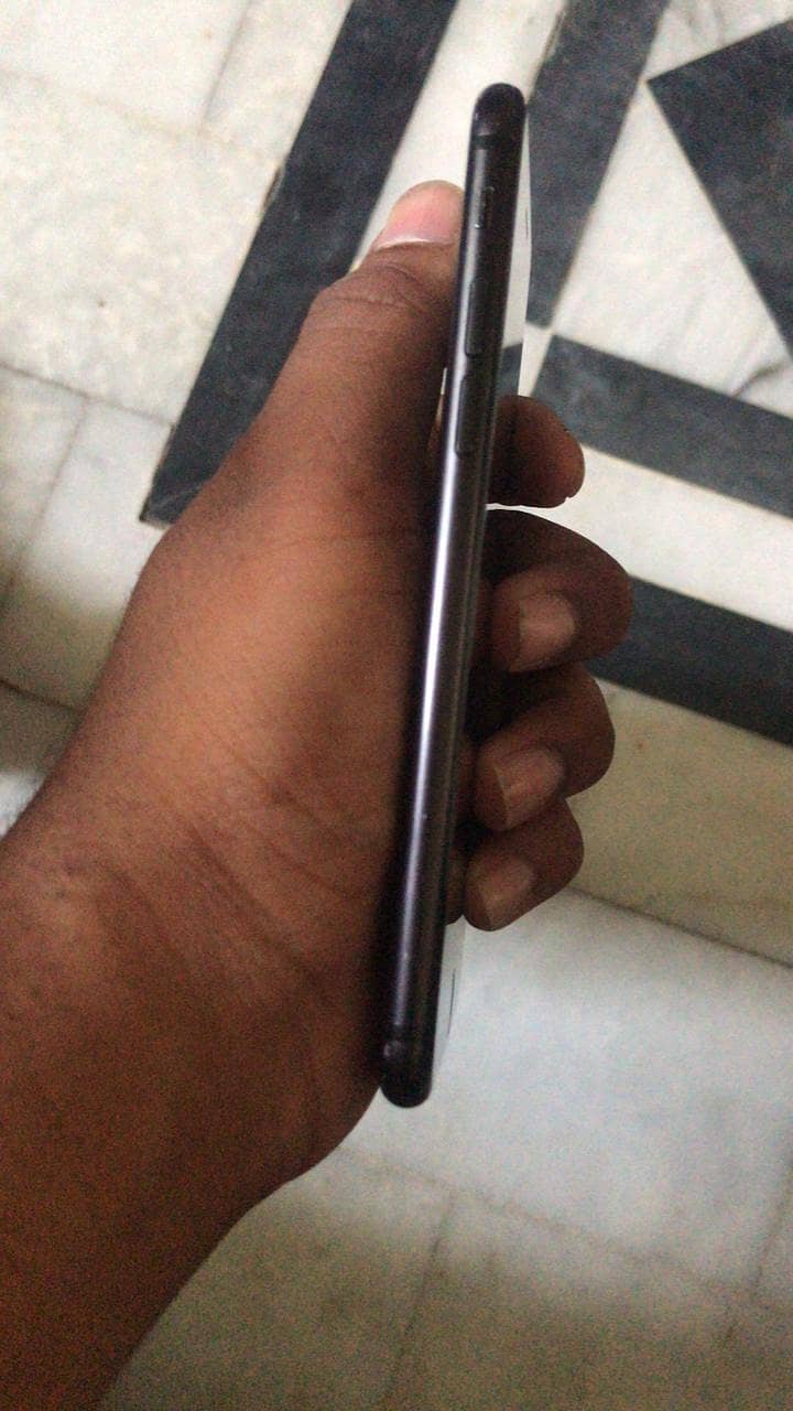Apple iPhone 7 3