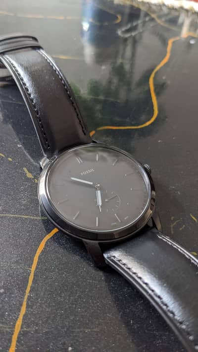 Fossil minimalist two-hand black leather strap watch