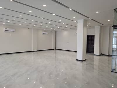 Premium Commercial Showroom Near 5-Star Hotels