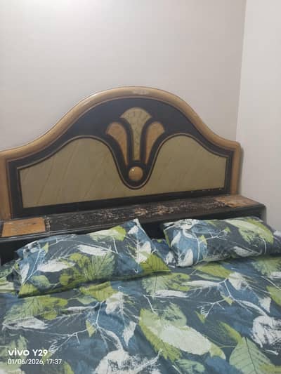 pure wood condition 10/8 without matress