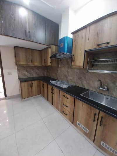 8 MARLA UPPER PORTION FOR RENT IN MILITARY ACCOUNT COLLEGE ROAD LAHORE