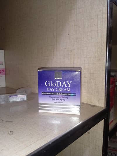 Glow day cream. .