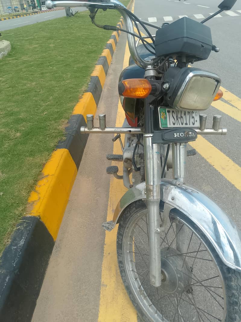 بہترین کنڈیشن بائیک برائے فروخت – کم چلائی گئی،  ٹھیک حالت 1
