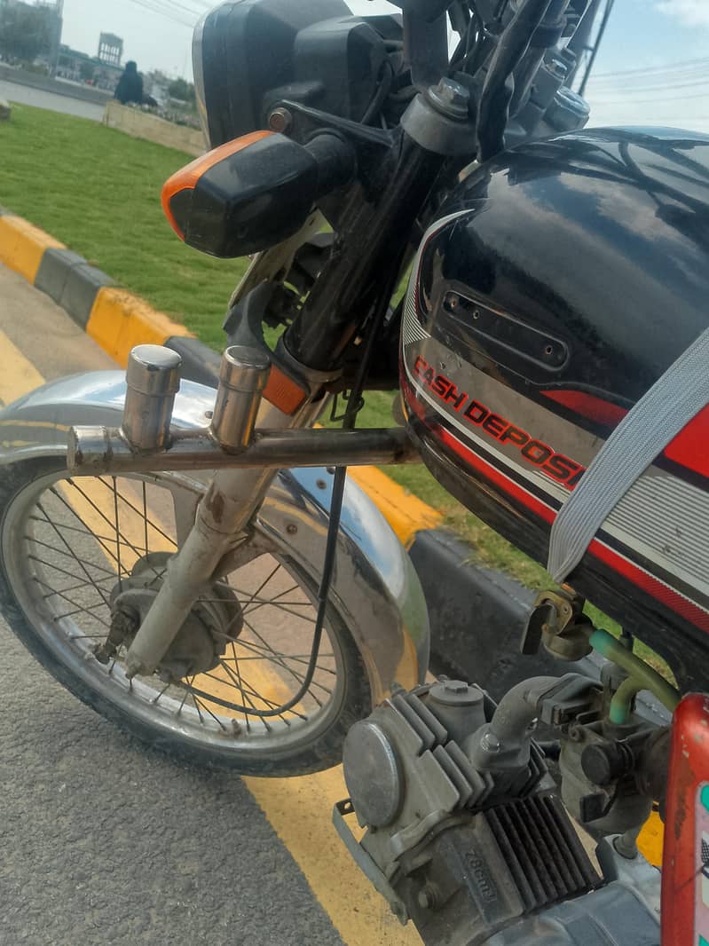 بہترین کنڈیشن بائیک برائے فروخت – کم چلائی گئی،  ٹھیک حالت 4