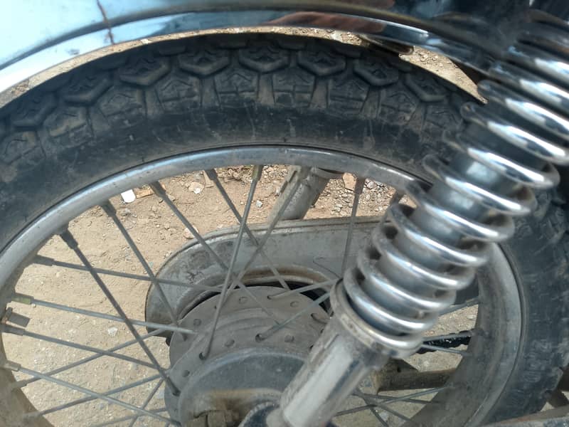 بہترین کنڈیشن بائیک برائے فروخت – کم چلائی گئی،  ٹھیک حالت 7