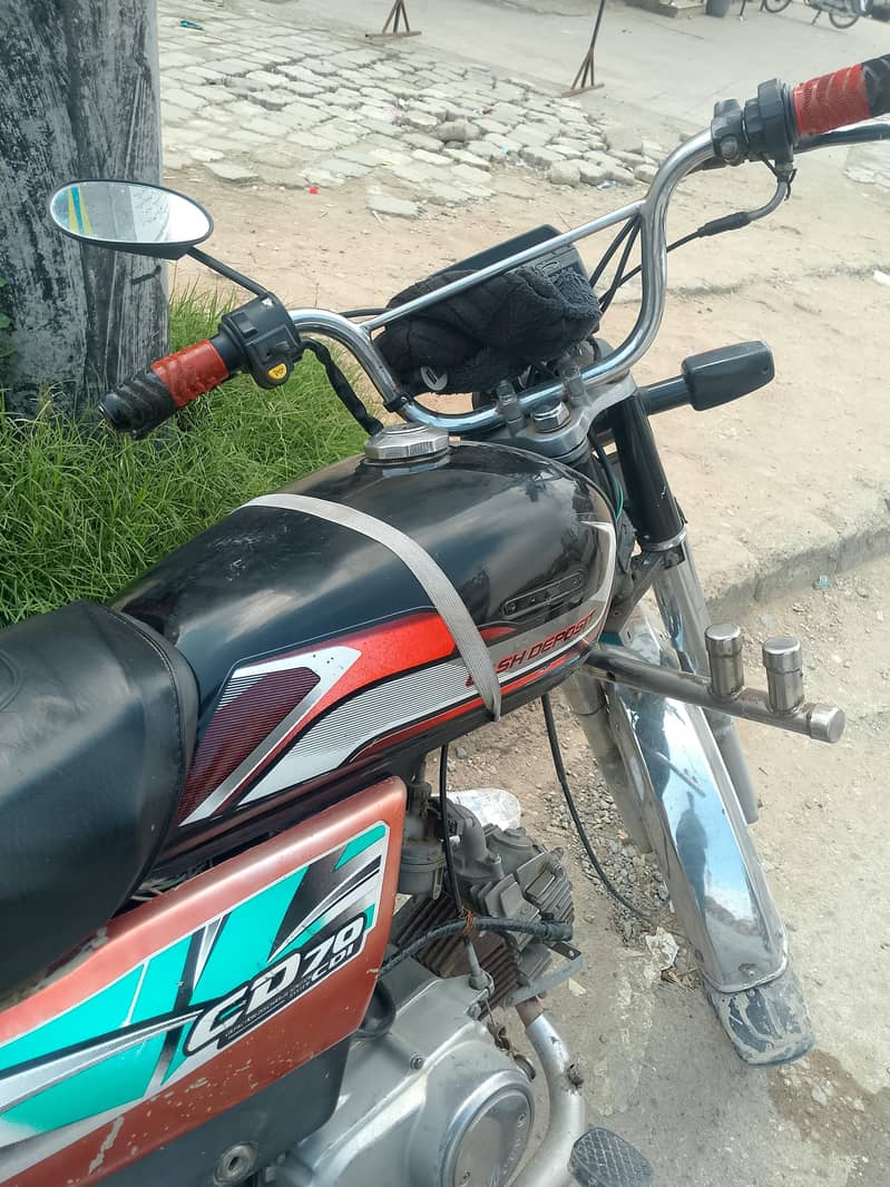 بہترین کنڈیشن بائیک برائے فروخت – کم چلائی گئی،  ٹھیک حالت 8